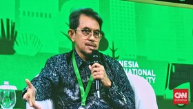 Peneliti Center fo Transportation and Logistics Studies Universitas Gadjah Mada (Pustral UGM) Arif Wismadi dalam sesi diskusi acara Indonesia International Sustainability Forum (IISF) 2026 di Jakarta Pusat, Rabu (7/10).