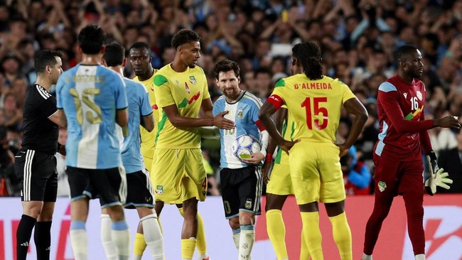 Soccer Football - International Friendly - Argentina v Benin - Estadio Monumental, Buenos Aires, Argentina - October 6, 2026 Argentina's Lionel Messi with Benin's Amiro Amadou after his final international match REUTERS/Matias Baglietto