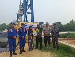 Polisi Hadirkan Layanan di Pesisir Dumai Lewat JALUR, Bawa Bansos-Klinik Apung