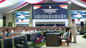 Panglima TNI Jenderal TNI Agus Subiyanto bersama Wakil Panglima TNI Jenderal TNI Tandyo Budi R. dan para Kepala Staf Angkatan menghadiri taklimat Presiden RI Prabowo Subianto kepada 800 perwira tinggi TNI-Polri dari seluruh Indonesia di Kompleks Ista