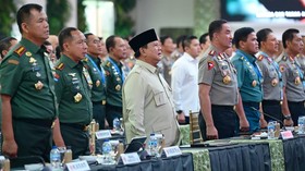 Panglima TNI Jenderal TNI Agus Subiyanto bersama Wakil Panglima TNI Jenderal TNI Tandyo Budi R. dan para Kepala Staf Angkatan menghadiri taklimat Presiden RI Prabowo Subianto kepada 800 perwira tinggi TNI-Polri dari seluruh Indonesia di Kompleks Ista
