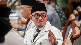 Wakil Menteri Haji dan Umrah Dahnil Anzar Simanjuntak bersiap mengikuti rapat penetapan Biaya Penyelenggaraan Ibadah Haji (BPIH) 1448 Hijriah/2027 Masehi bersama Komisi VIII DPR di Kompleks Parlemen, Senayan, Jakarta, Rabu (7/10/2026). Pemerintah ber
