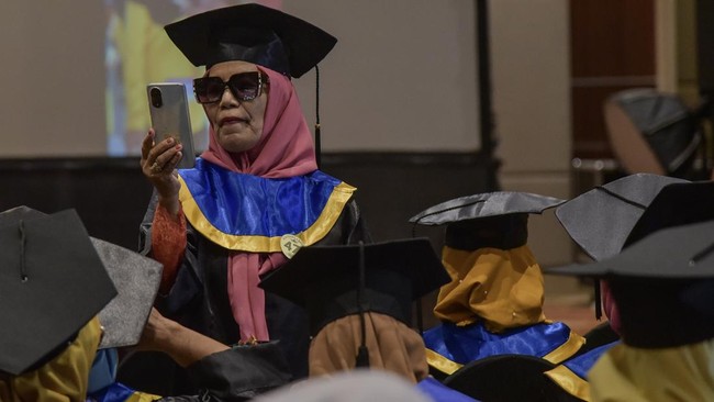 Semangat Belajar Para Lansia yang Tak Pernah Padam