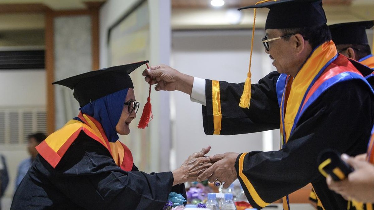 Semangat Belajar Para Lansia yang Tak Pernah Padam