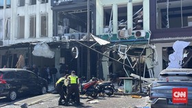 Manajemen Nasi Tempong Sri Dewi secara resmi menyampaikan permohonan maaf kepada publik menyusul insiden ledakan dahsyat yang bersumber dari outlet mereka di Kompleks Ruko San Antonio, Pakuwon City, Surabaya.