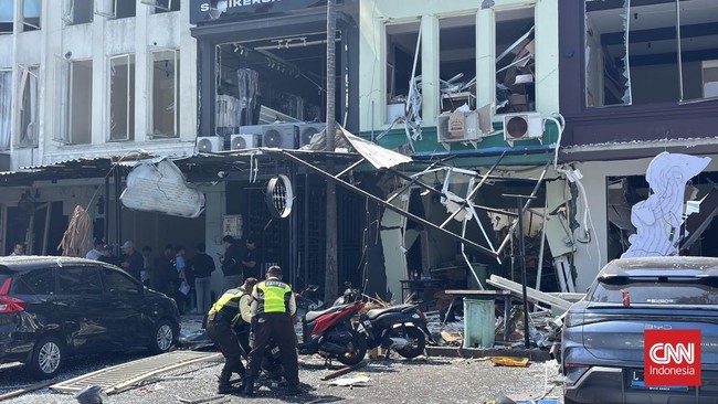 Manajemen Nasi Tempong Sri Dewi secara resmi menyampaikan permohonan maaf kepada publik menyusul insiden ledakan dahsyat yang bersumber dari outlet mereka di Kompleks Ruko San Antonio, Pakuwon City, Surabaya.