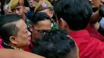Kedatangan Febrie Adriansyah Jelang Sidang Perdana Dikawal Ketat