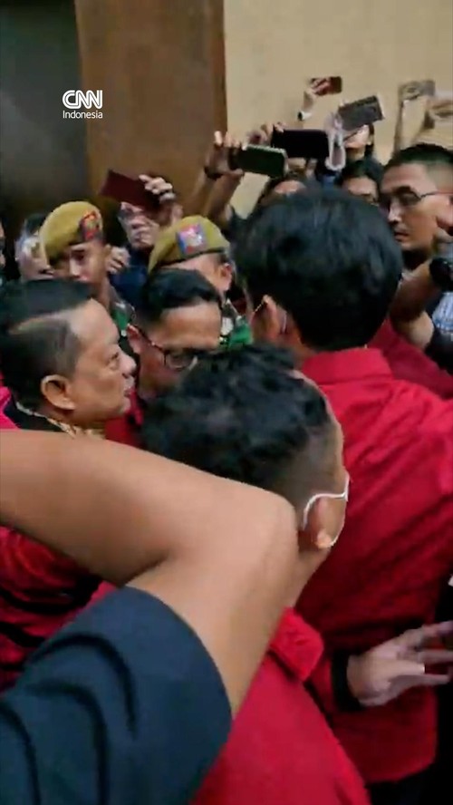 Kedatangan Febrie Adriansyah Jelang Sidang Perdana Dikawal Ketat