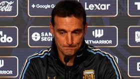 Tangis Lionel Scaloni usai Laga Terakhir Messi di Timnas Argentina
