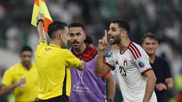 Liputan Olahraga CNN Sport : Final Gulf Cup Panas, Pemain UEA Dilempari Botol Fans Arab Saudi