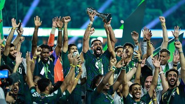 Kabar Sport CNN Terbaru : FOTO: Jadi Juara Piala Teluk, Arab Saudi Akhiri Puasa Gelar