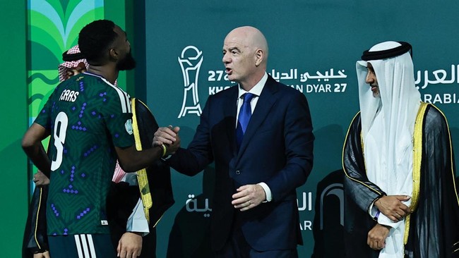 Soccer Football - Gulf Cup - Final - Saudi Arabia v United Arab Emirates - King Abdullah Sports City Stadium, Jeddah, Saudi Arabia - October 6, 2026 FIFA president Gianni Infantino shakes hands with Saudi Arabia's Feras Al Buraikan during the trophy