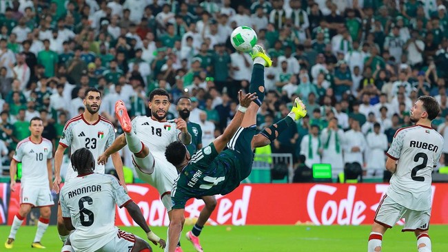 Soccer Football - Gulf Cup - Final - Saudi Arabia v United Arab Emirates - King Abdullah Sports City Stadium, Jeddah, Saudi Arabia - October 6, 2026 Saudi Arabia's Abdulelah Al-Amri in action with United Arab Emirates' Luanzinho REUTERS/Stringer