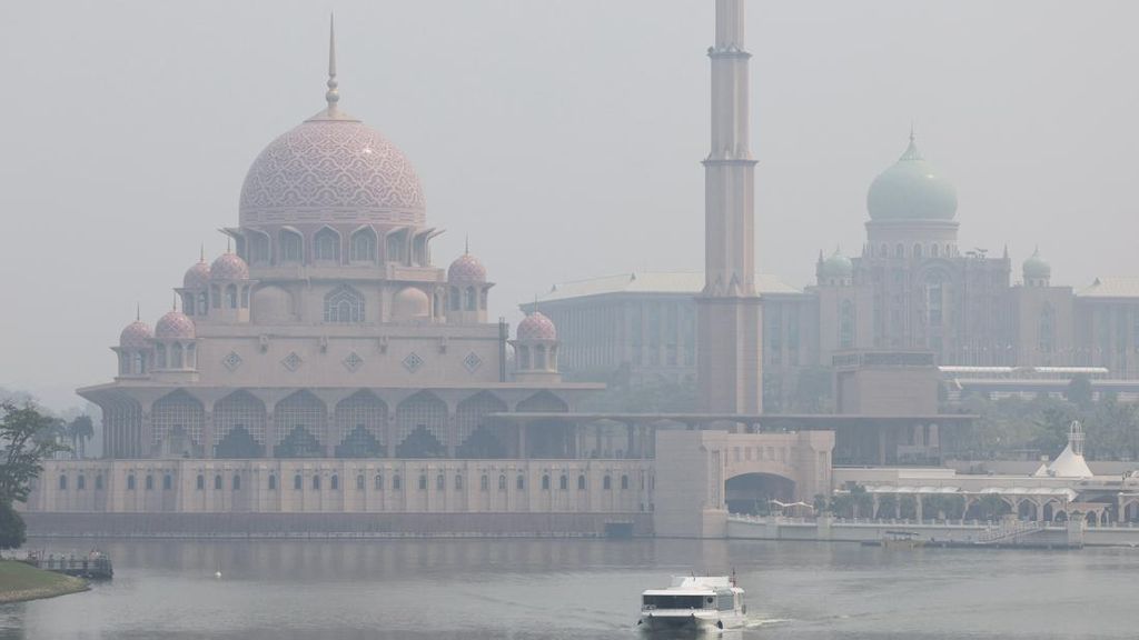 Malaysia Didesak Tindak Perusahaan yang Picu Kebakaran Hutan RI