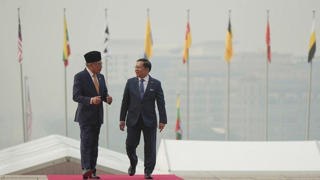 Anwar Ibrahim Resah, Tamu Negara Malaysia Disambut Kabut Asap RI