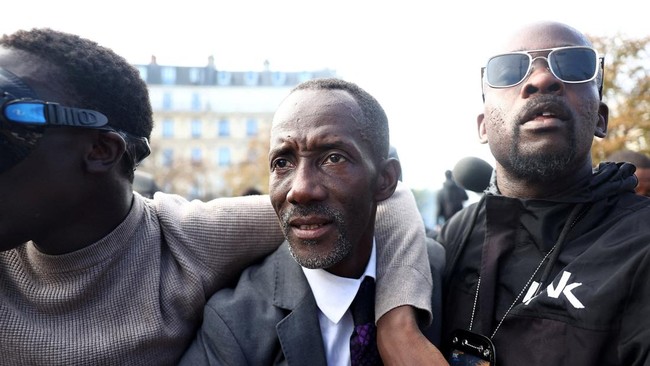 Bally Bagayoko, mayor of Saint-Denis, is evacatuated amid clashes between protesters and French police during a demonstration by high school and university students, supported by teachers' union and school parents, as part of a nationwide day of prot