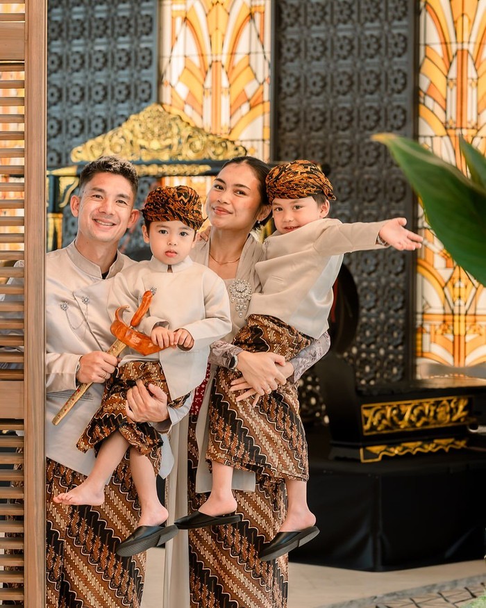 couple goals pesepakbola Indonesia adalah Kim Kurniawan dan Elisabeth Novia