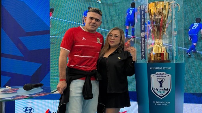 Couple goals pesepakbola Indonesia yang pertama ialah Cristian Gonzales dan Eva Nurida.