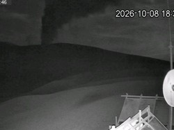 Anak Krakatau Erupsi 5 Menit Malam Ini, Wisatawan Diminta Tak Mendekat