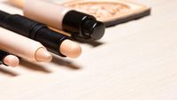 5 Rekomendasi Stick Foundation Terbaik untuk Makeup Flawless dan Tahan Lama