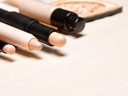 5 Rekomendasi Stick Foundation Terbaik untuk Makeup Flawless dan Tahan Lama