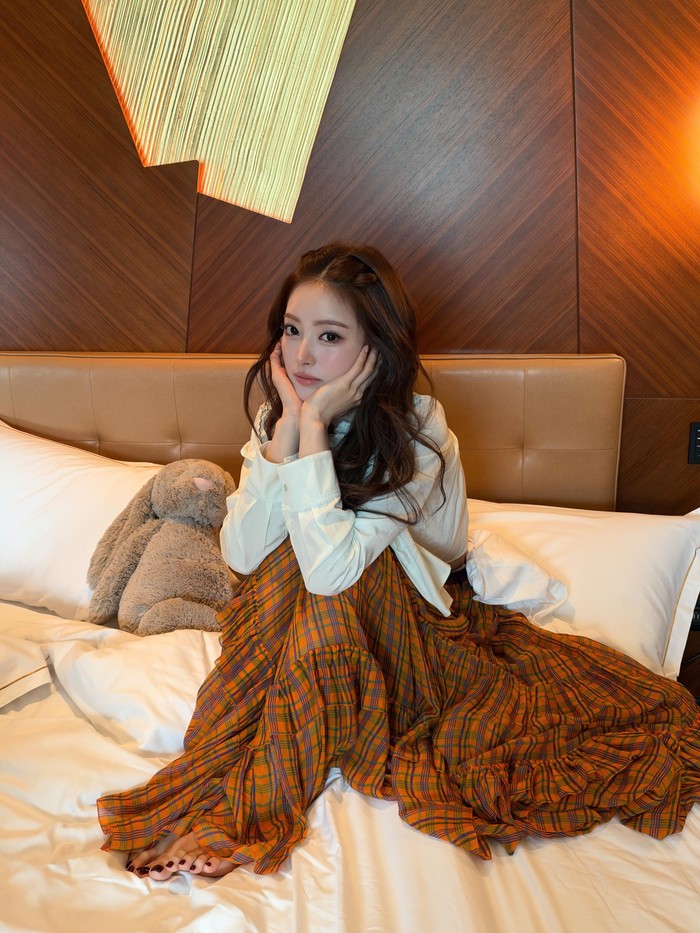 Ingin para penggemar dapat turut merasakan kebahagiaan sekaligus memanjakan mereka, Anna pun mengunggah sejumlah foto berupa momen-momen pas lagi di Kota Cinta ke akun Instagram pribadi./ Foto: instagram.com/annamoroll17