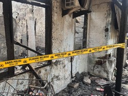 Kebakaran Hanguskan 8 Rumah dan Kios di Kemayoran, Puing-puing Berserakan