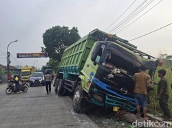 Kecelakaan Beruntun Dekat Flyover Sukabumi, Mobil Boks Seruduk Tronton