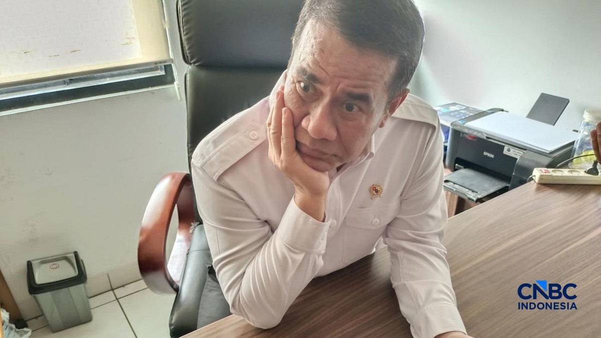 Amran Pergoki PNS Kementan Merokok saat Jam Kerja dan Banyak Meja Kosong
