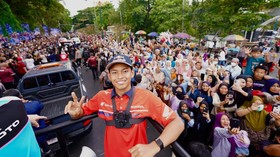 MotoGP Riders Parade berlangsung di Jalan Udayana, Mataram, NTB, Rabu (7/10/2026).