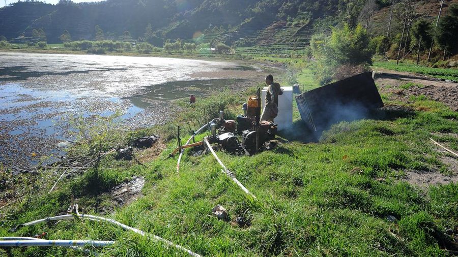 Pipa paralon untuk penyiraman ladang pertanian di Telaga Merdada Dieng., Jawa Tengah, Rabu (7/10/2026). Pipa paralon untuk penyiraman ladang pertanian di Telaga Merdada Dieng., Jawa Tengah, Rabu (7/10/2026).