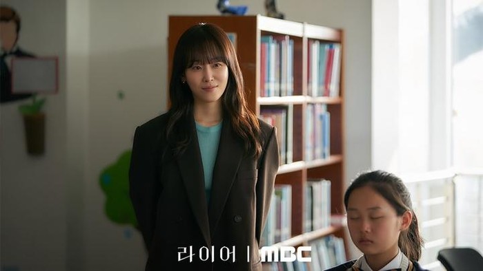 Jadi Guru, Simak Potret Seo Hyun Jin di Drakor Baru The Perfect Lie