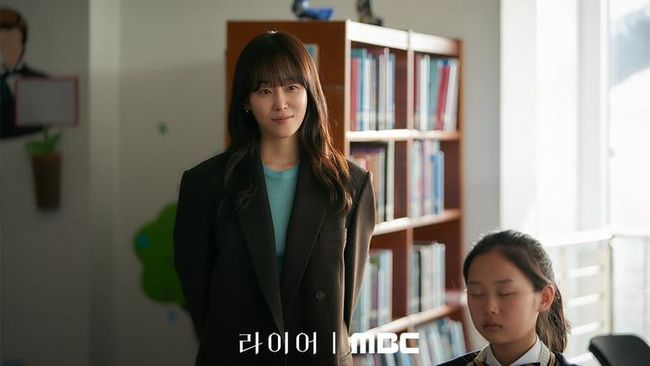 Jadi Guru, Simak Potret Seo Hyun Jin di Drakor Baru The Perfect Lie