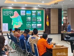 Helikopter Sudah Siramkan 574 Ribu Liter Air untuk Karhutla Kobar