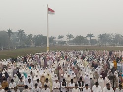 Video: Pemprov Sumsel Gelar Salat Istisqa di Tengah Kabut Asap