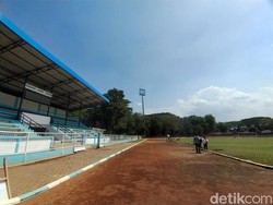 Stadion Anjuk Ladang Nganjuk Dipercantik dengan Rumput Internasional