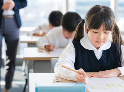 10 Contoh Teks yang Dibacakan Moderator dalam Presentasi di Kelas