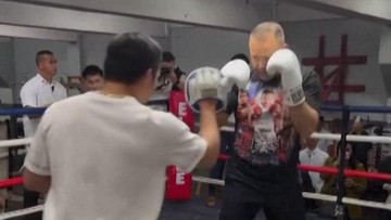 Liputan Olahraga CNN Sport : Momen Manny Pacquiao Jadi Pelatih Tinju Presiden Polandia