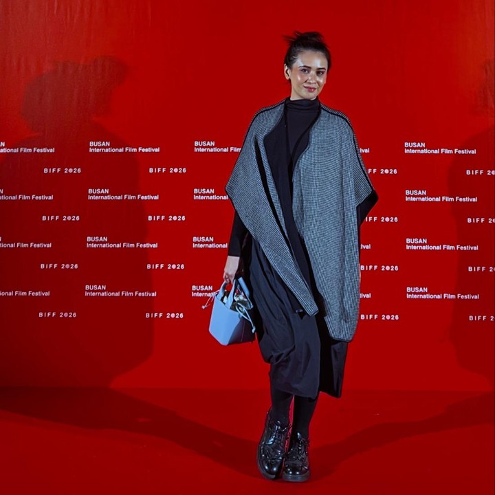 <p>Festival film terbesar dan paling bergengsi di Asia, Busan International Film Festival, kembali digelar di Korea Selatan. Tahun ini, deretan artis Tanah Air turut ambil bagian dalam memperkenalkan film barunya di festival ini, Bunda. Artis Indonesia yang hadir ada Tika Bravani dan Ayushita. (Foto: Instagram @tikabravani)</p>