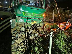 2 Truk Adu Banteng di Parakan Temanggung, 1 Sopir Tewas