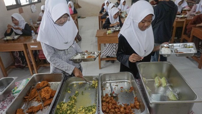 Uji coba MBG prasmanan