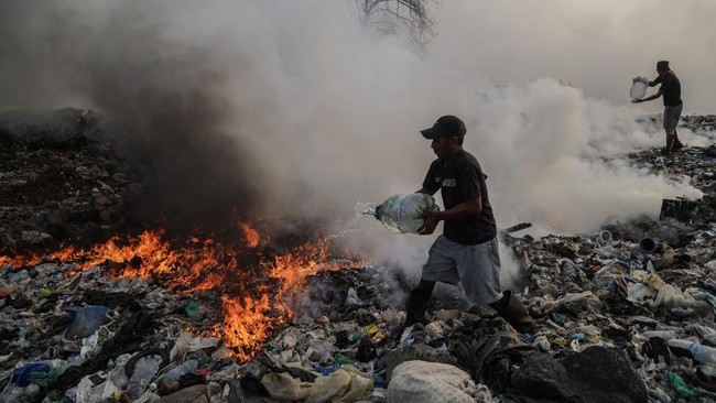 Tanggap Darurat Kebakaran TPA Takome di Ternate