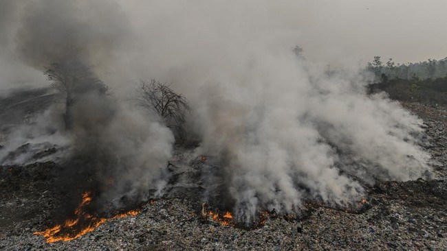 Tanggap Darurat Kebakaran TPA Takome di Ternate