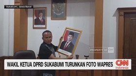 Wakil Ketua DPRD Sukabumi Turunkan Foto Wapres