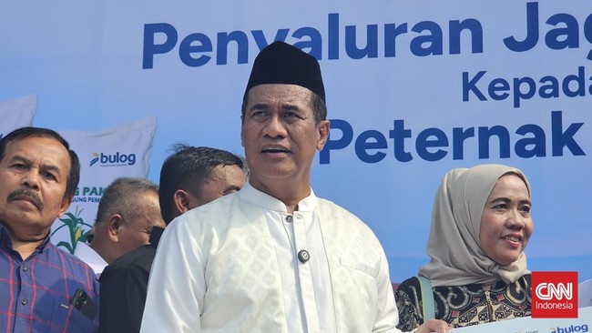 Menteri Pertanian (Mentan) Andi Amran Sulaiman di kediamannya yang berlokasi di kawasan Pancoran, Jakarta Selatan, Jumat (9/10).