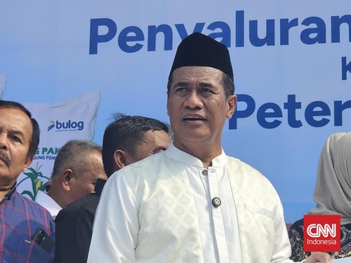 Menteri Pertanian (Mentan) Andi Amran Sulaiman di kediamannya yang berlokasi di kawasan Pancoran, Jakarta Selatan, Jumat (9/10).