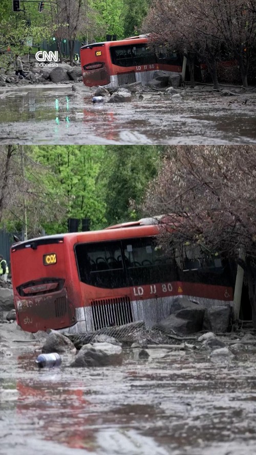 Banjir Bandang Terjang Chile, Puluhan Mobil Terendam Lumpur