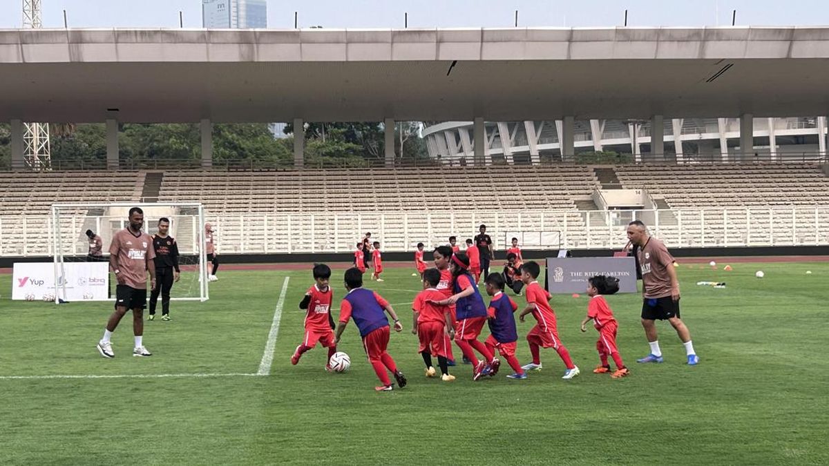 Diramaikan Jan Ethes, Coaching Clinic Legenda MU dan Arsenal Berlangsung Seru — NadiKabar.com