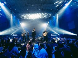 Rayain 2 Dekade Bermusik, for Revenge Libatin 300 Fans Rekaman Langsung