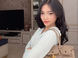 Gaya Fuji Pamer Perdana Beli Tas Hermes Birkin, Segini Harganya